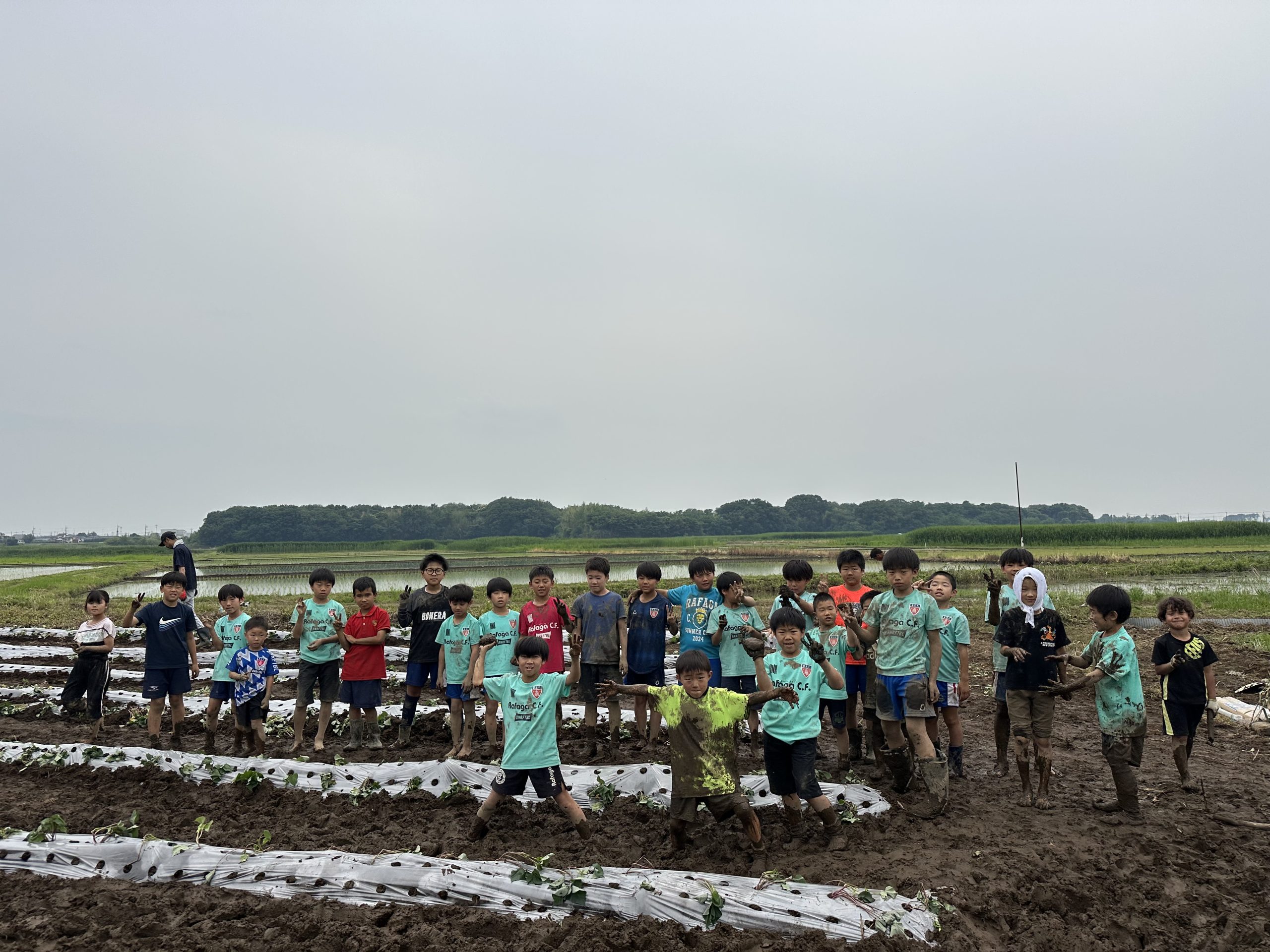 サツマイモの苗植え&泥んこサッカー